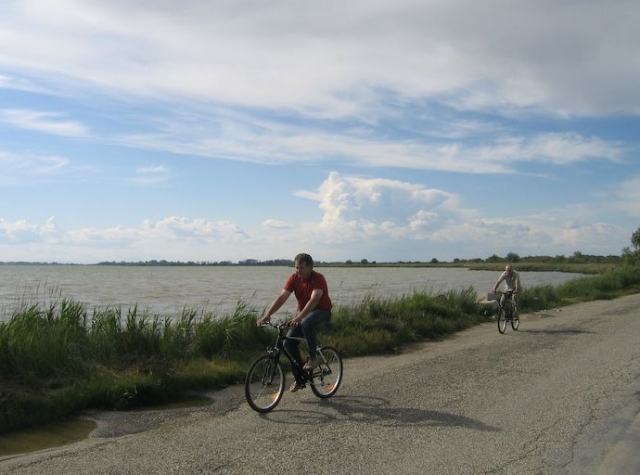 VTT sur petite route touristique